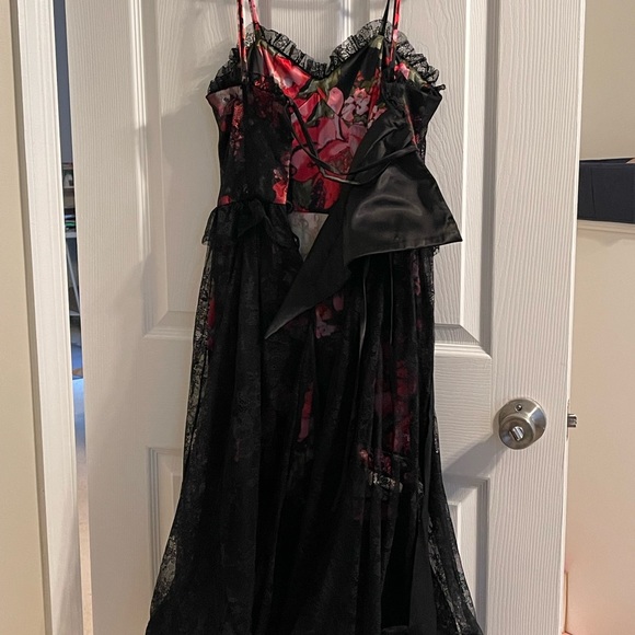 Lace Black and Floral Party dress - Picture 7 of 7